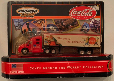 10238-1 € 17,50. coca cola vrachtwagen around the world US afb kerstman ca 18 cm.jpeg